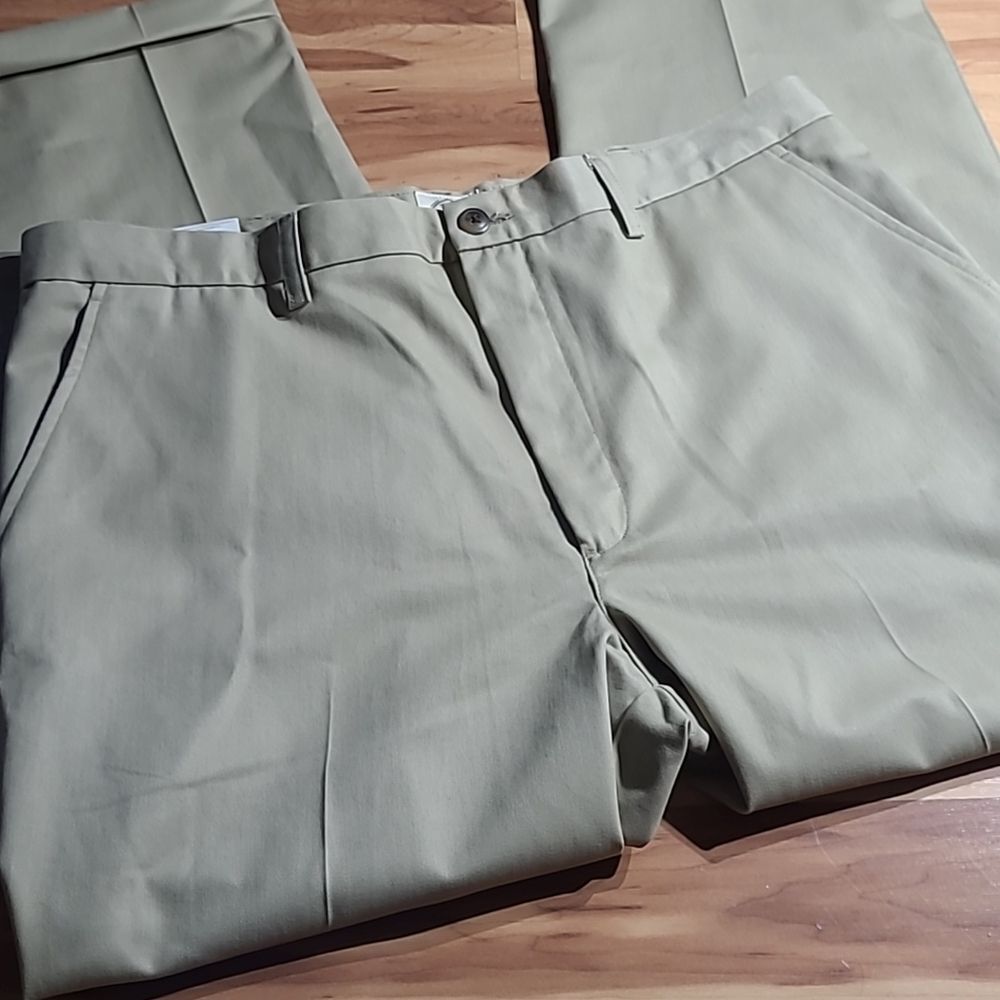 💥Brand New!💥 St. John's Bay Men's Slacks - SIZE 38 x 34